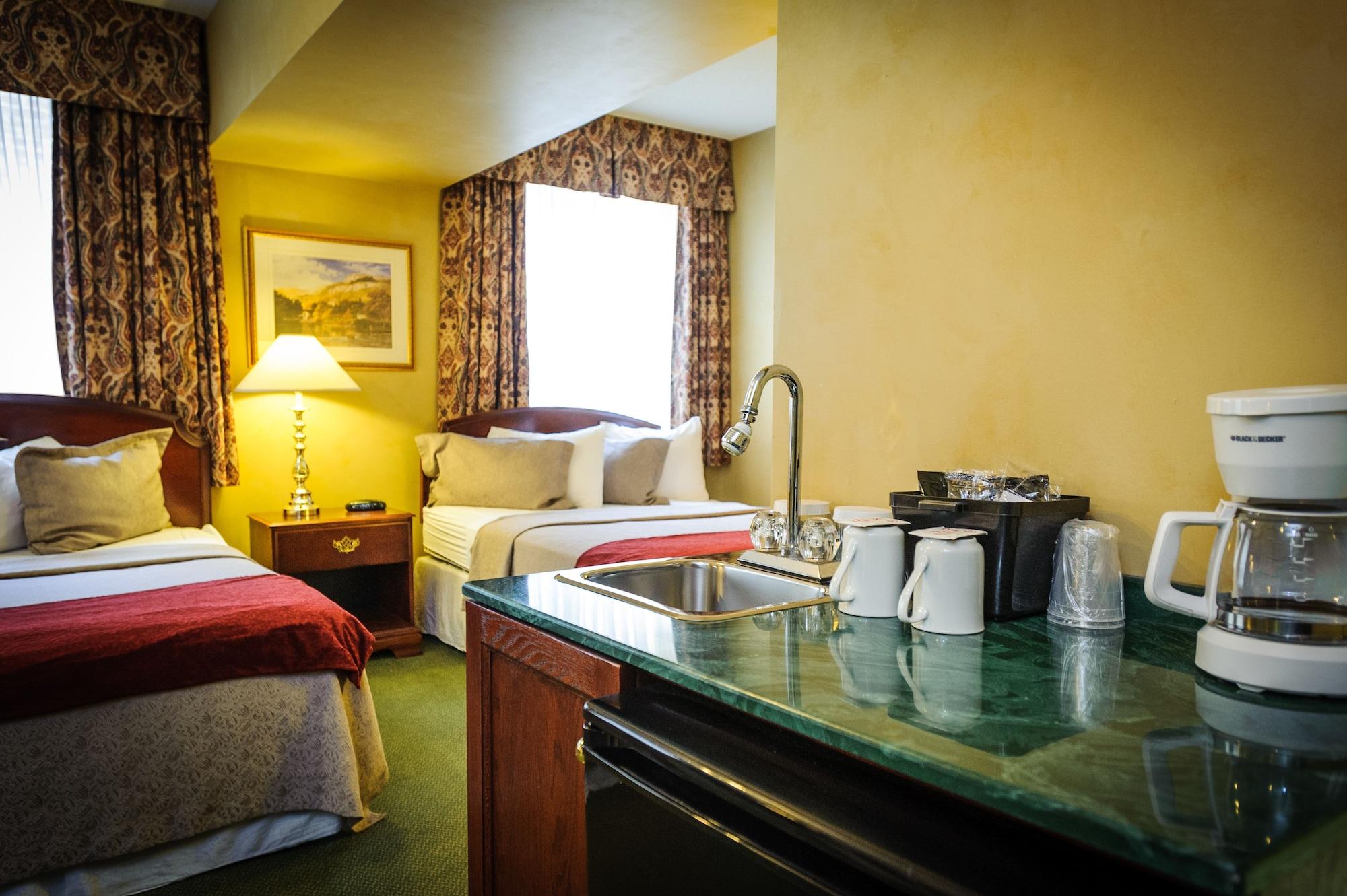 Peterborough Inn & Suites Hotel Extérieur photo