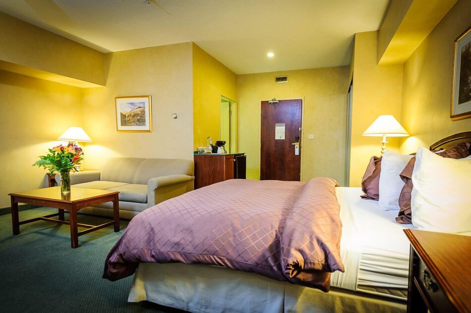 Peterborough Inn & Suites Hotel Extérieur photo