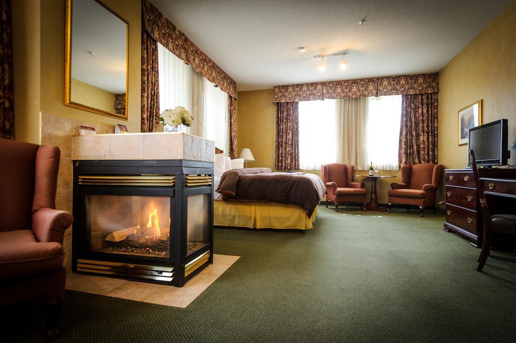 Peterborough Inn & Suites Hotel Extérieur photo