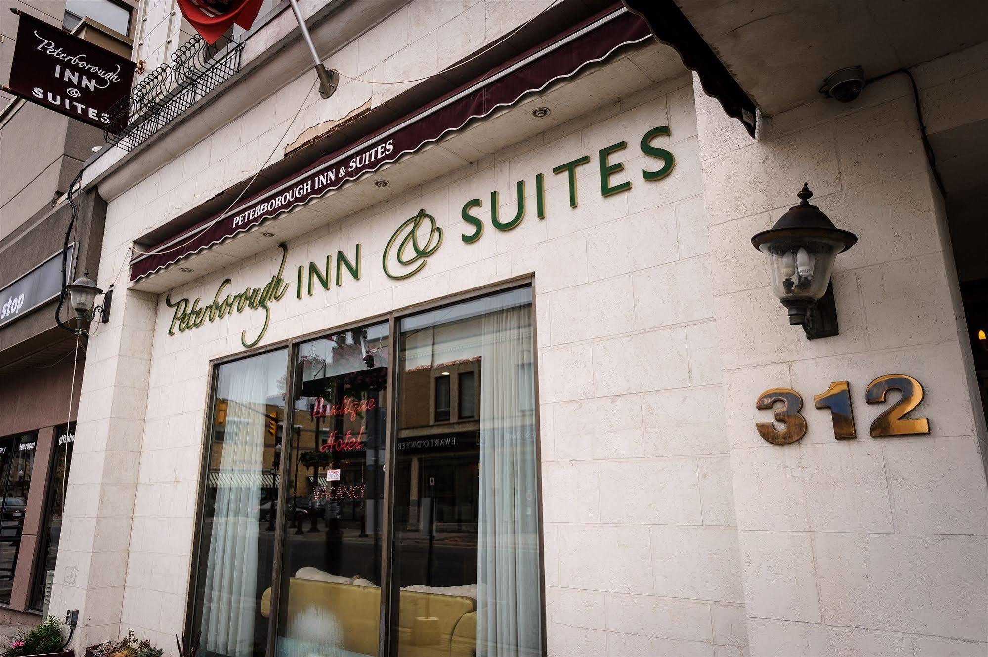Peterborough Inn & Suites Hotel Extérieur photo