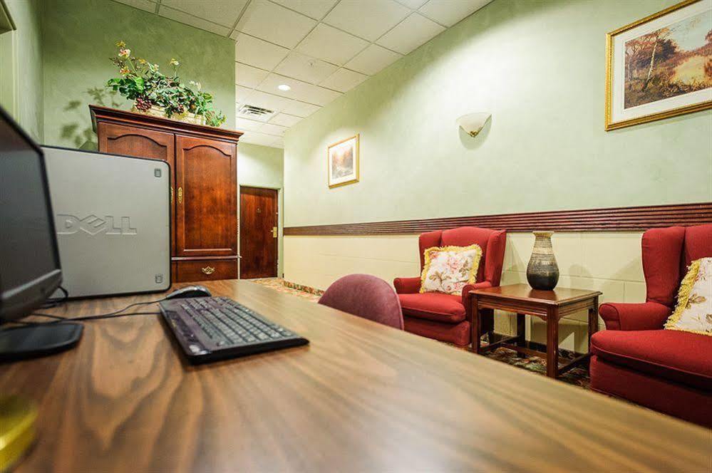 Peterborough Inn & Suites Hotel Extérieur photo