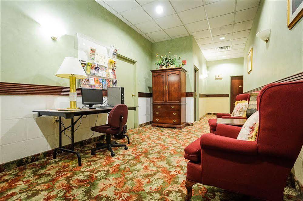 Peterborough Inn & Suites Hotel Extérieur photo
