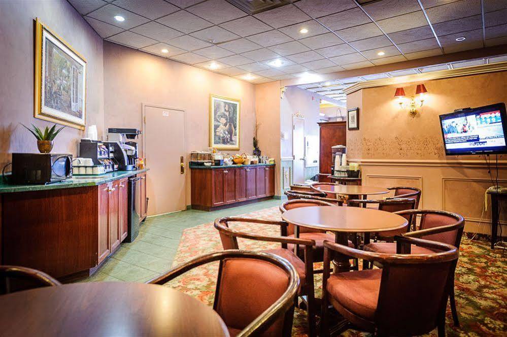 Peterborough Inn & Suites Hotel Extérieur photo